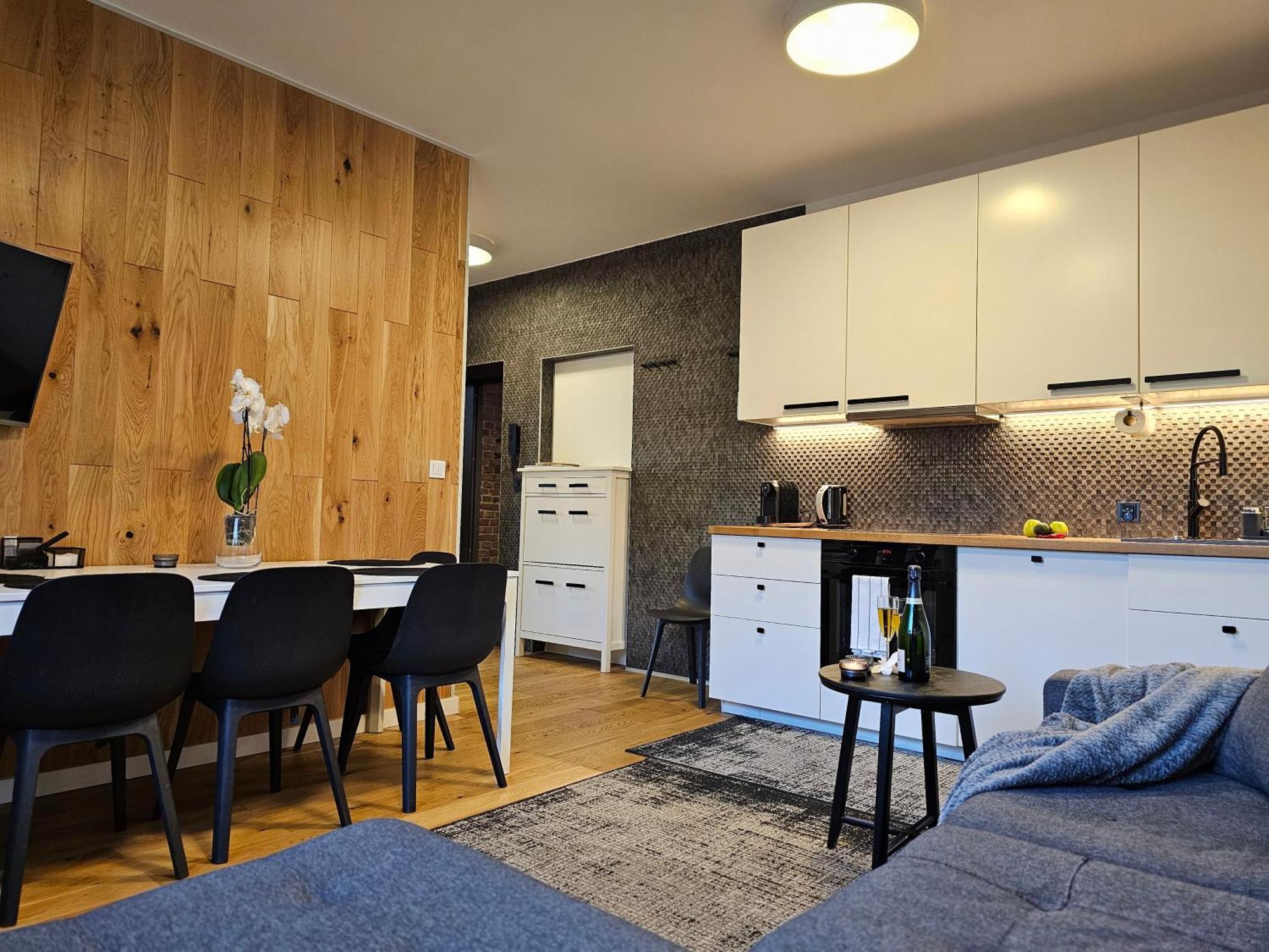 Urban Apartments Premium No 3, Free Private Parking, Self Check-In Chorzow Exterior photo